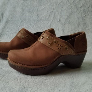 ARIAT Handtooled Suede Leather Clogs